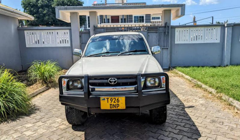 
Toyota Hilux full									