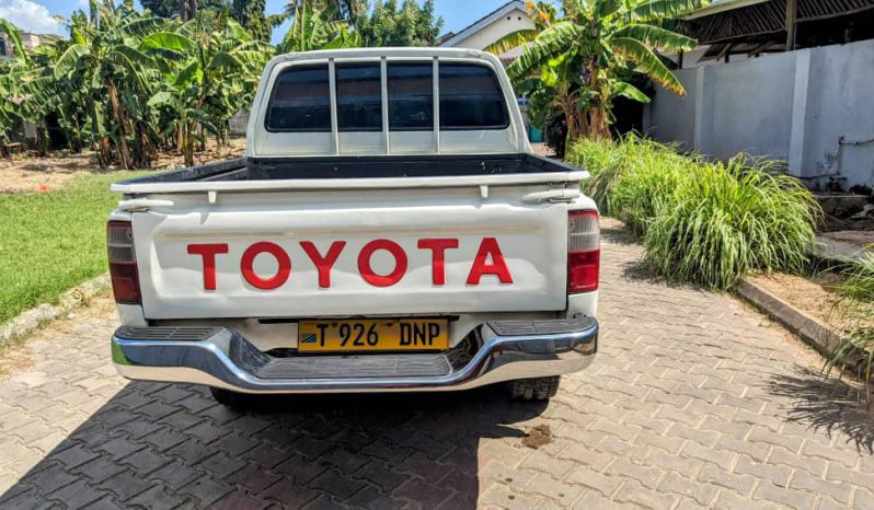 
Toyota Hilux full									