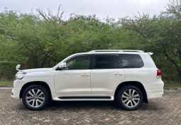 
Toyota landcruiser VX V8 full									