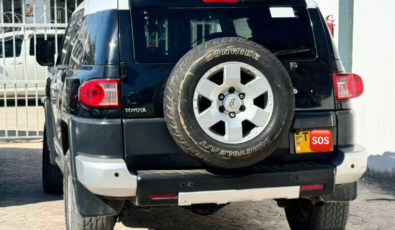 
TOYOTA FJ cruiser  for sale dar es salaam full									