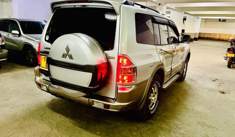 
Mitsubishi Pajero full									