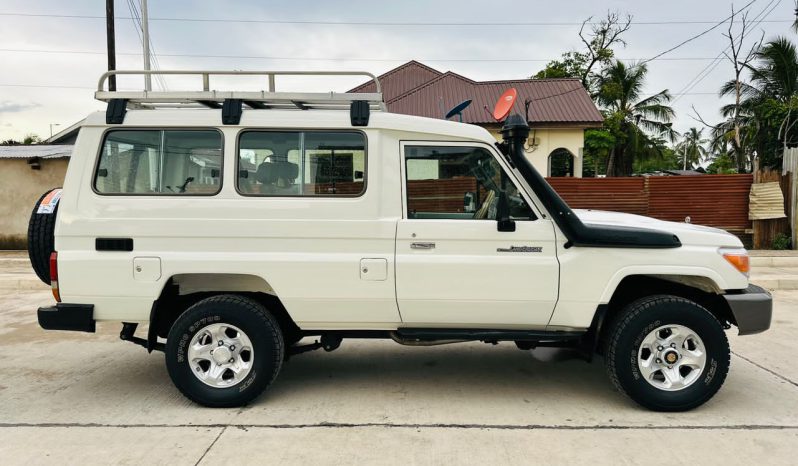 
toyota land cruiser hardtop in tanzania full									